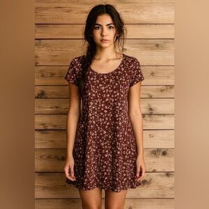 Wallflower Junior’s Size Medium Maroon Floral Print Dress Spandex/Polyester.